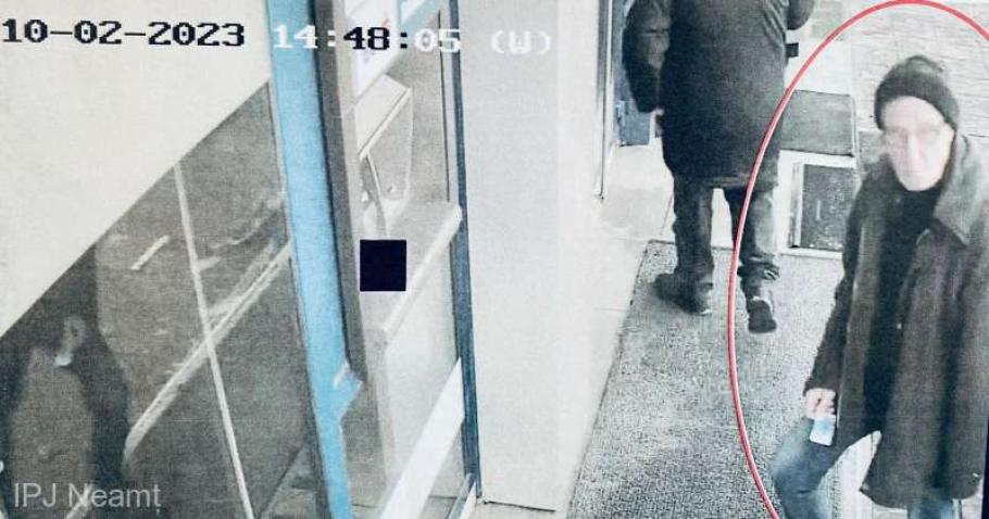 Bărbat căutat de poliţişti după ce a furat bani dintr-un bancomat din Piatra-Neamţ Bărbat căutat de poliţişti după ce a furat bani dintr-un bancomat din Piatra-Neamţ