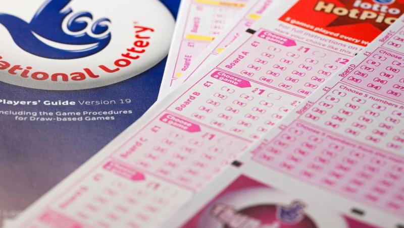 O femeie din Marea Britanie care susține că a câștigat 1 milion de lire a dat în judecată Loteria Națională