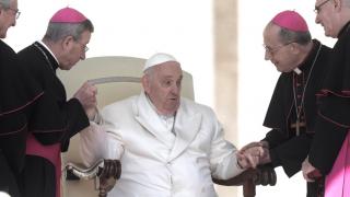 Papa Francisc, spitalizat cu o infecţie respiratorie. Suveranul Pontif a fost testat pentru COVID