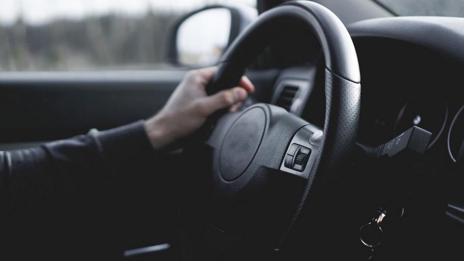 Schimbarea volanului, de pe dreapta pe stânga, poate să coste chiar şi câteva mii de euro Schimbarea volanului, de pe dreapta pe stânga, poate să coste chiar şi câteva mii de euro