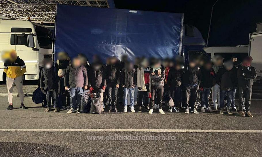 Au fost descoperiţi peste 70 de migranţi Au fost descoperiţi peste 70 de migranţi