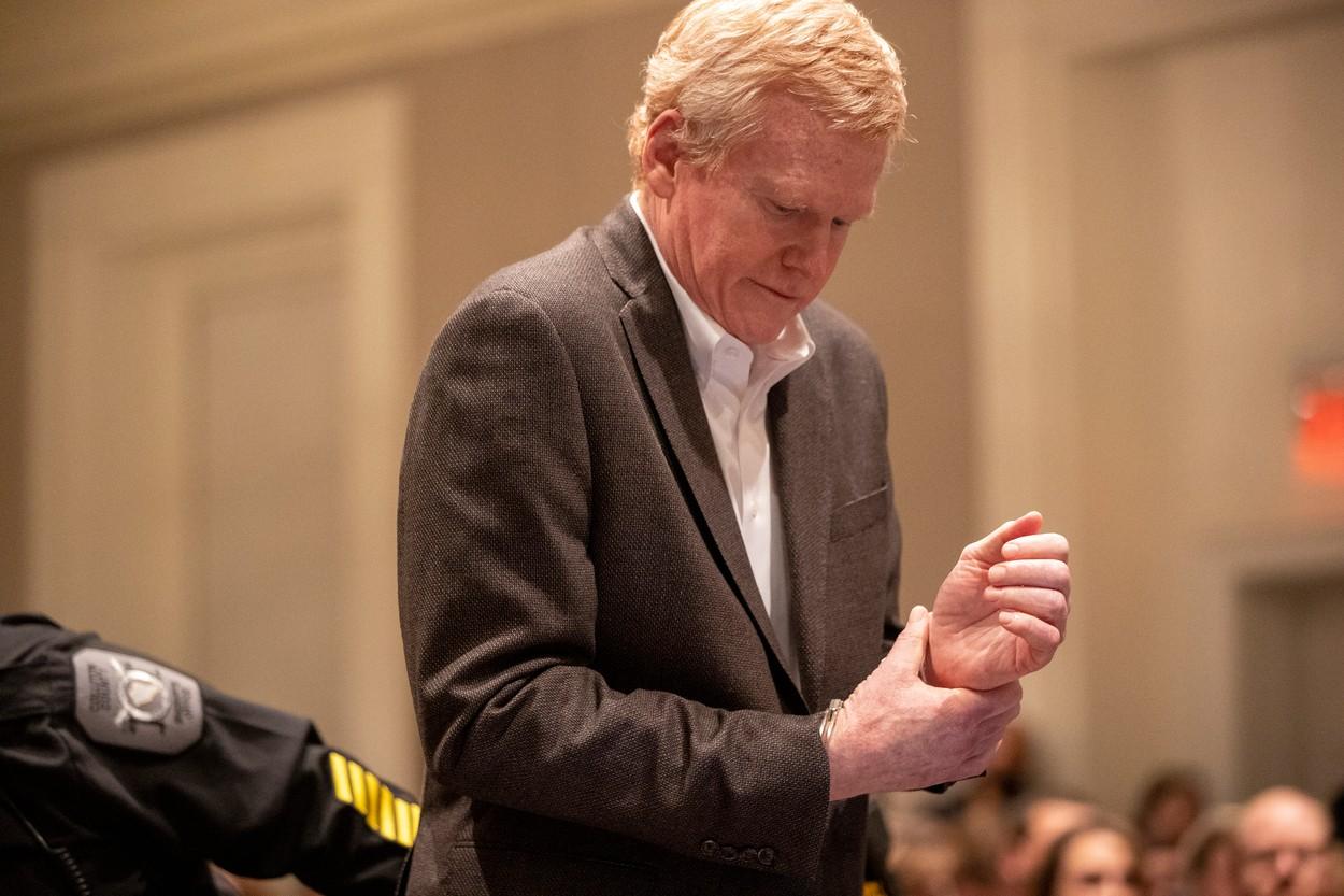 Celebru avocat Alex Murdaugh a primit două condamnări la închisoare pe viaţă după ce şi-a ucis fiul şi soţia. Bărbatul a încercat să-şi însceneze moartea