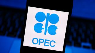 Prețul petrolului, în scădere după zvonurile că Emiratele Arabe Unite vor să părăsească OPEC. Decizia le-ar permite să-și mărească producția
