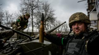 Ruşii sunt măcelăriţi la Bahmut, susţine generalul american Mark Milley. Noua metodă de atac a armatei lui Putin în Ucraina