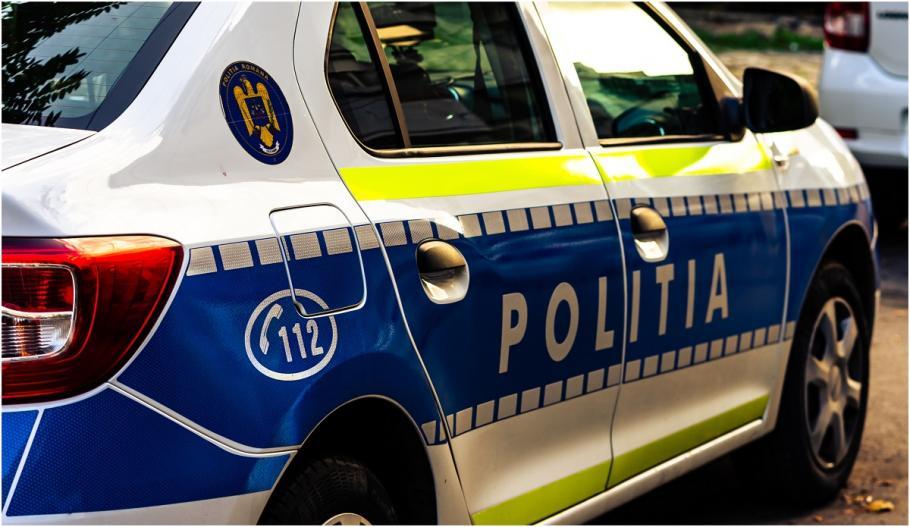 Peste două kilograme de droguri găsite de polițiști în frigiderul unui bărbat din Capitală. Drogurile urmau să fie vândute în cluburile din Bucureşti Peste două kilograme de droguri găsite de polițiști în frigiderul unui bărbat din Capitală. Drogurile urmau să fie vândute în cluburile din Bucureşti