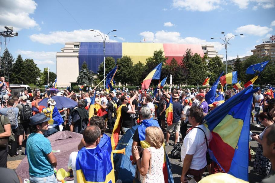 Protest în Piața Victoriei Protest în Piața Victoriei