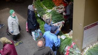Reporter britanic uimit de abundența de legume din Piața Obor în timp ce UK se confruntă cu o criză de aprovizionare