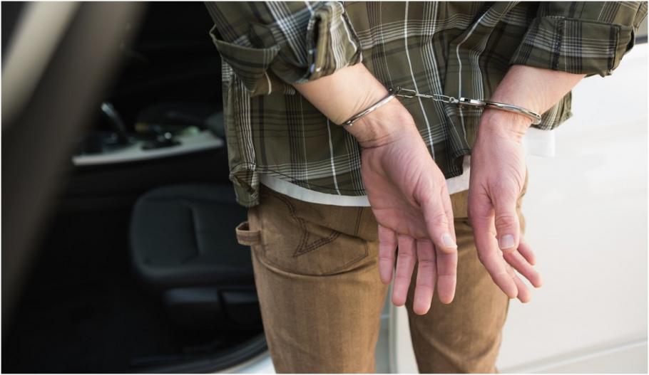 Un craiovean de 36 de ani a fost reținut, după ce ar fi agresat sexual o tănără de 23 de ani în plină stradă Un craiovean de 36 de ani a fost reținut, după ce ar fi agresat sexual o tănără de 23 de ani în plină stradă