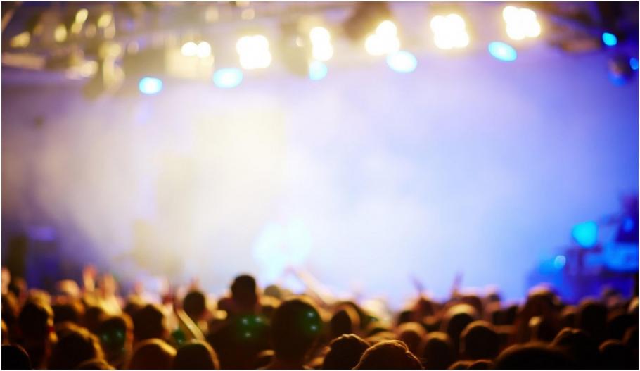Două persoane au murit și alte 8 au fost rănite, după ce s-au călcat în picioare la un concert, în New York Oamenii au crezut că aud focuri de armă