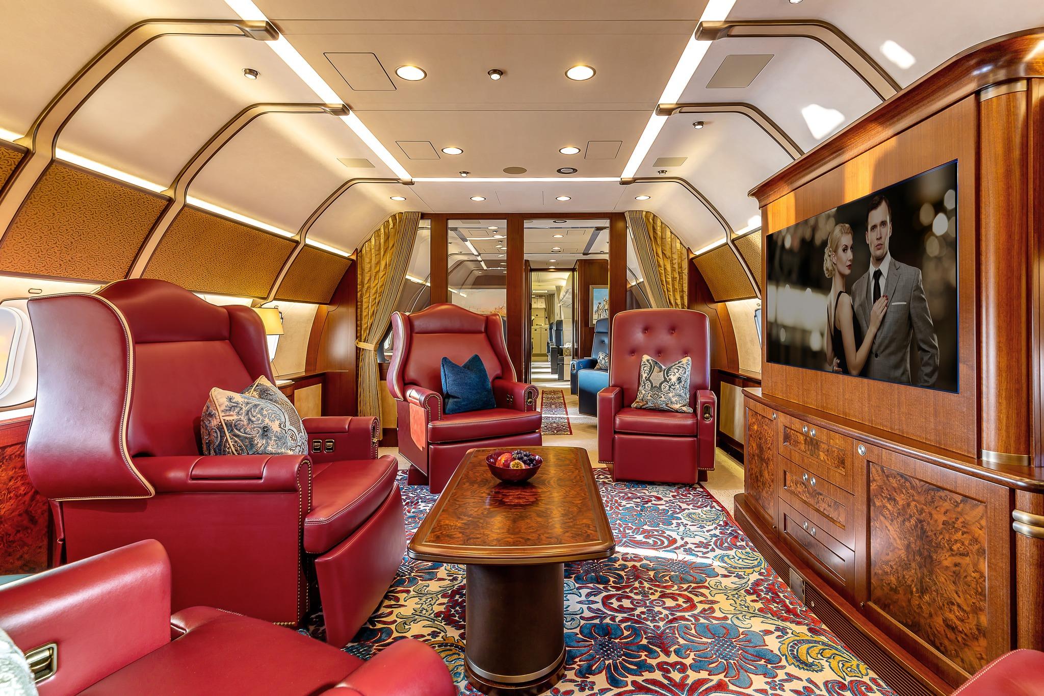 Cum arată în interior, avionul cu care călătorește președintele Iohannis