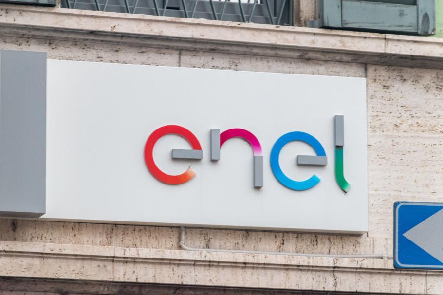 Enel a semnat vânzarea afacerii din România către grecii de la Public Power Corporation, pentru 1,26 miliarde de euro. Gigantul italian pleacă din ţară