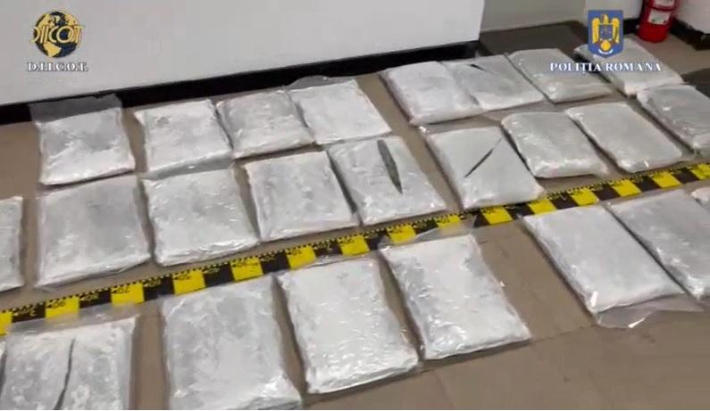 Trafic de cannabis, prin curier. Un bărbat din Timişoara a cumpărat şi expediat din Spania 37 de kilograme de droguri