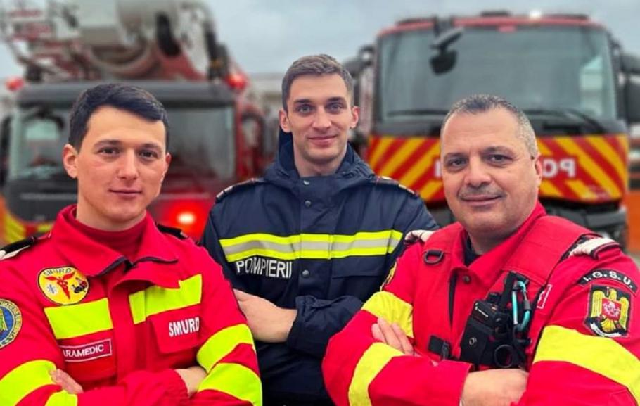 O femeie a născut în ambulanță, chiar când paramedicii au pornit mașina spre spital O femeie a născut în ambulanță, chiar când paramedicii au pornit mașina spre spital