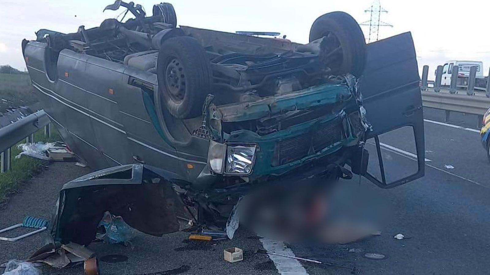 Accident cu trei răniţi pe A1