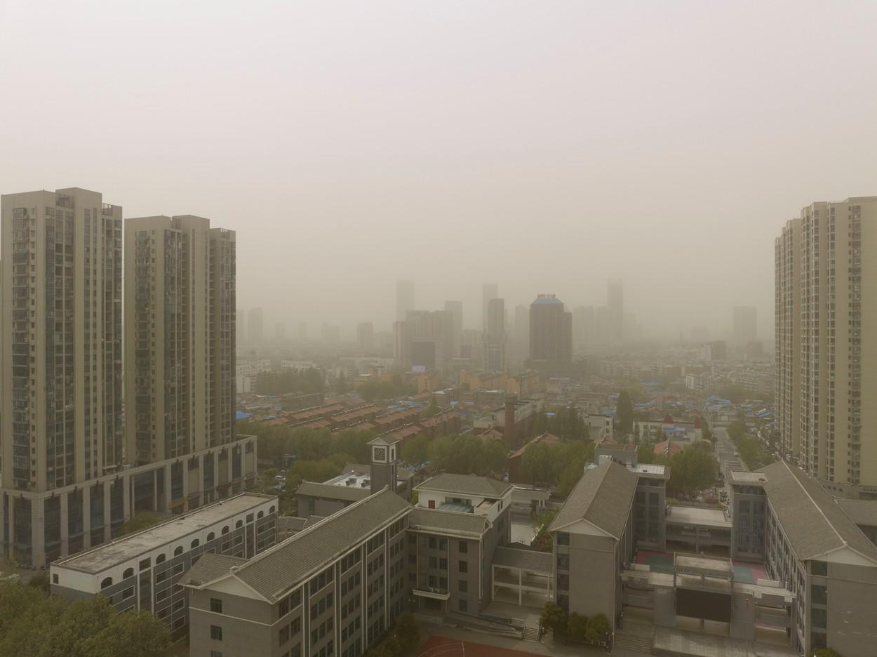Furtună de nisip în China. Poluarea a atins un nivel periculos