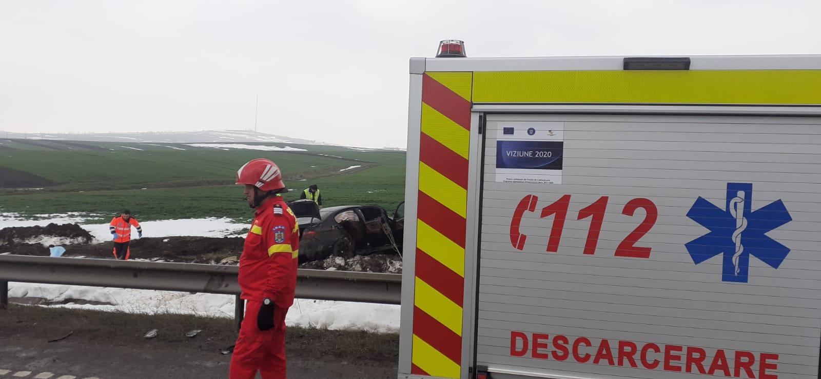 Un tânăr de 20 de ani şi-a dat ultima suflare la "Zidul Morţii", după ce s-a răsturnat cu maşina. Alţi patru, de 19 ani, în stare gravă