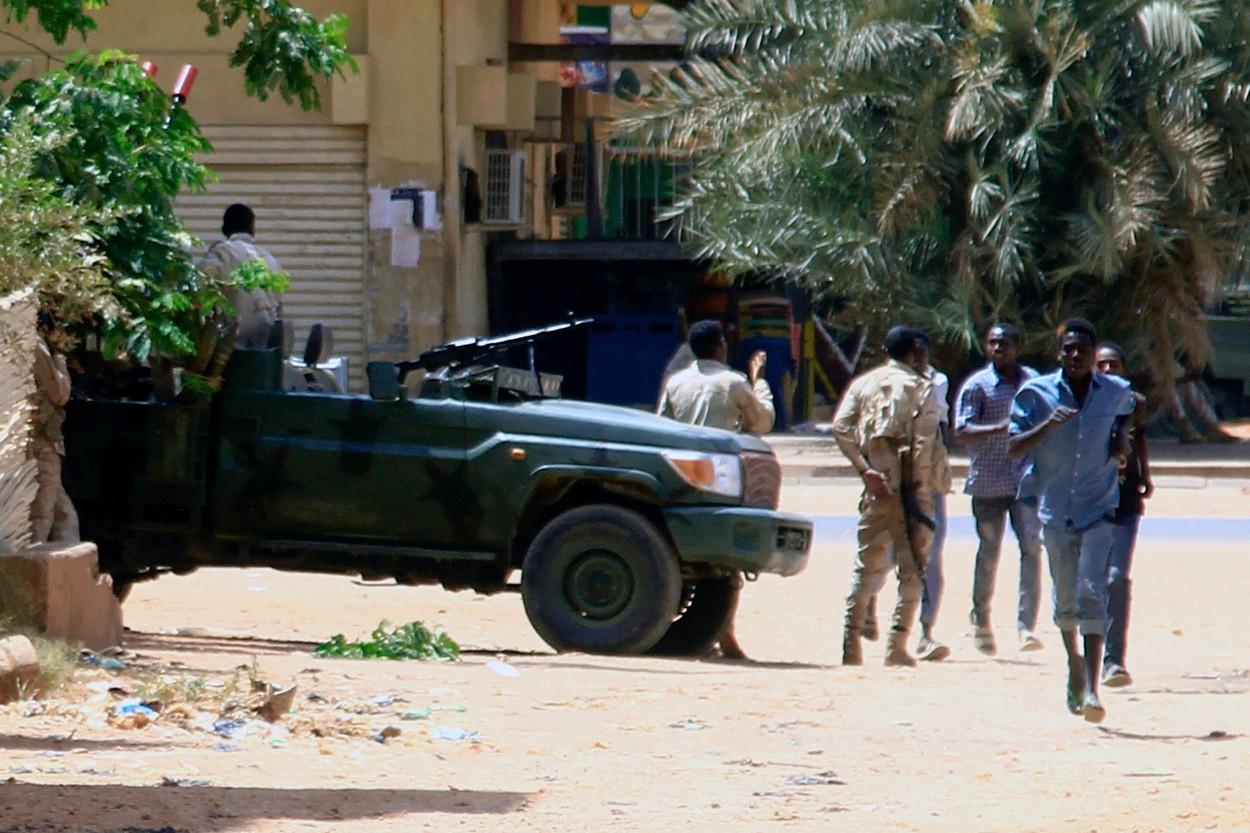 Violenţe între facţiunile conduse de cei mai importanţi doi generali din Sudan