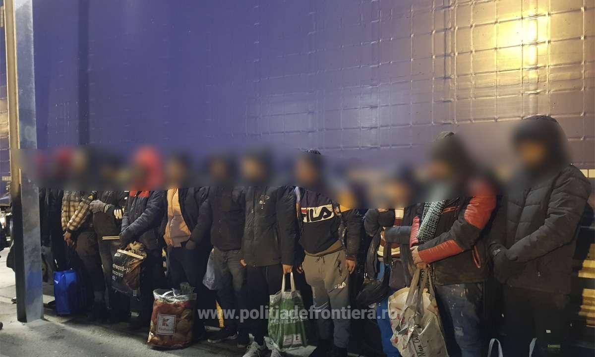 115 migranţi descoperiţi traversând ilegal graniţa spre Vest la Vama Nădlac