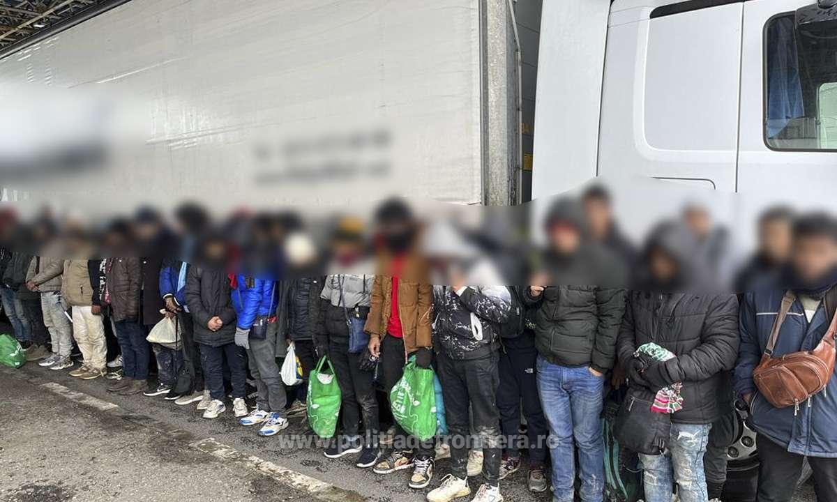 115 migranţi descoperiţi traversând ilegal graniţa spre Vest la Vama Nădlac