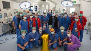 Cum a fost realizat un transplant pulmonar cu ajutorul unui robot cu 4 braţe, în Spania. Noua tehnică, mai puţin dureroasă
