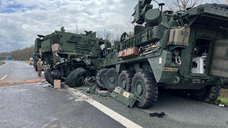 7 soldați americani răniți uşor. Două blindate aflate într-un convoi s-au ciocnit pe o autostradă din Bavaria. FOTO