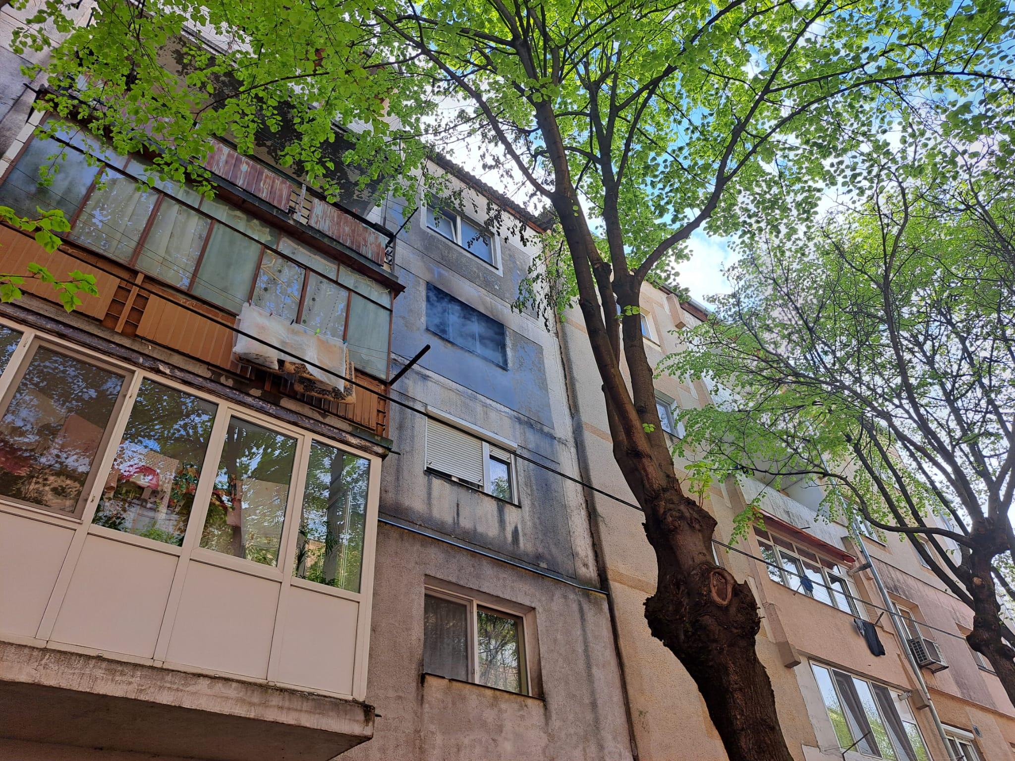 Incendiu într-un bloc din Satu Mare. Mai multe persoane au fost evacuate, după ce un apartament a fost cuprins de flăcări