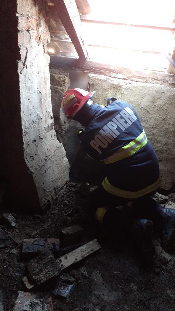 Incendiu la o școală din Arad. 50 de persoane, elevi şi angajaţi, evacuate