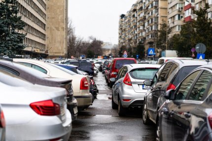 Locurile de parcare le dau bătăi de cap şoferilor din Bucureşti