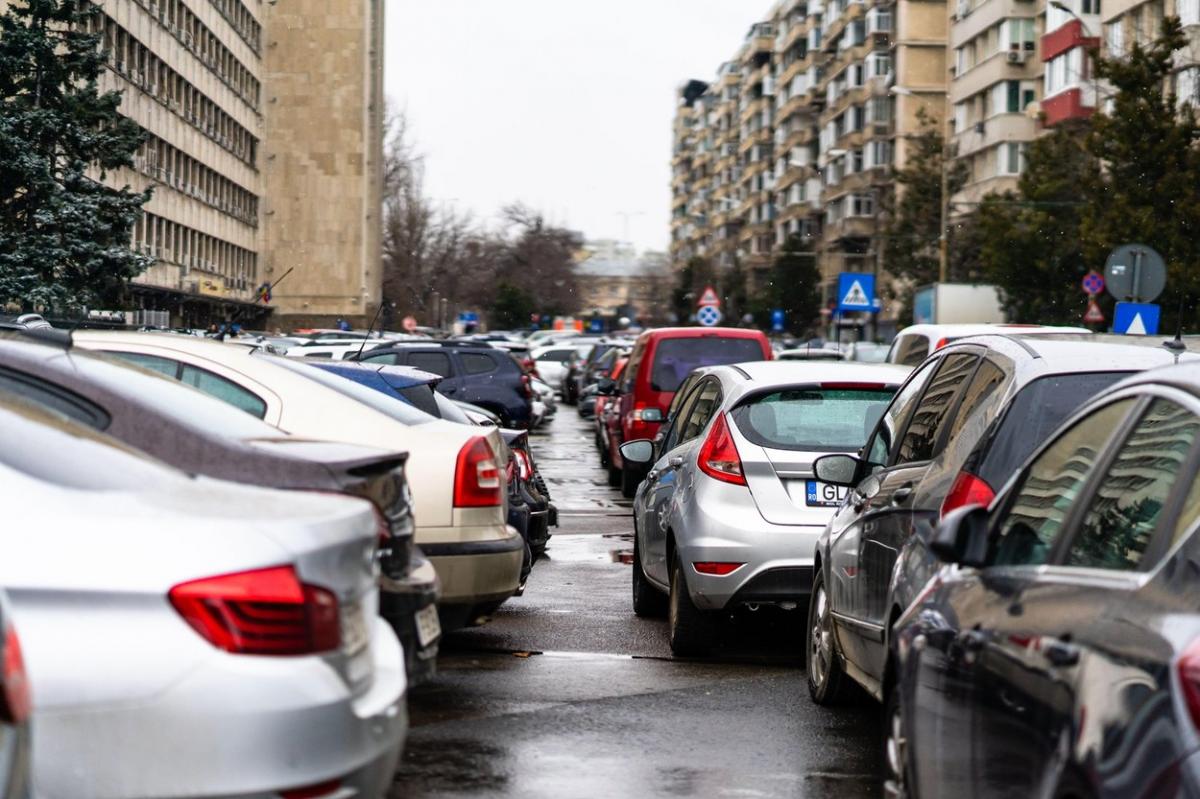 Locurile de parcare le dau bătăi de cap şoferilor din Bucureşti Locurile de parcare le dau bătăi de cap şoferilor din Bucureşti