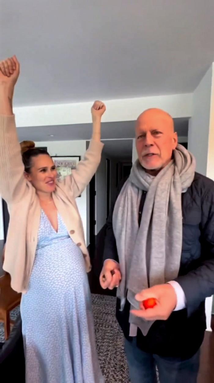 Bruce Willis şi Demi Moore sunt oficial bunici