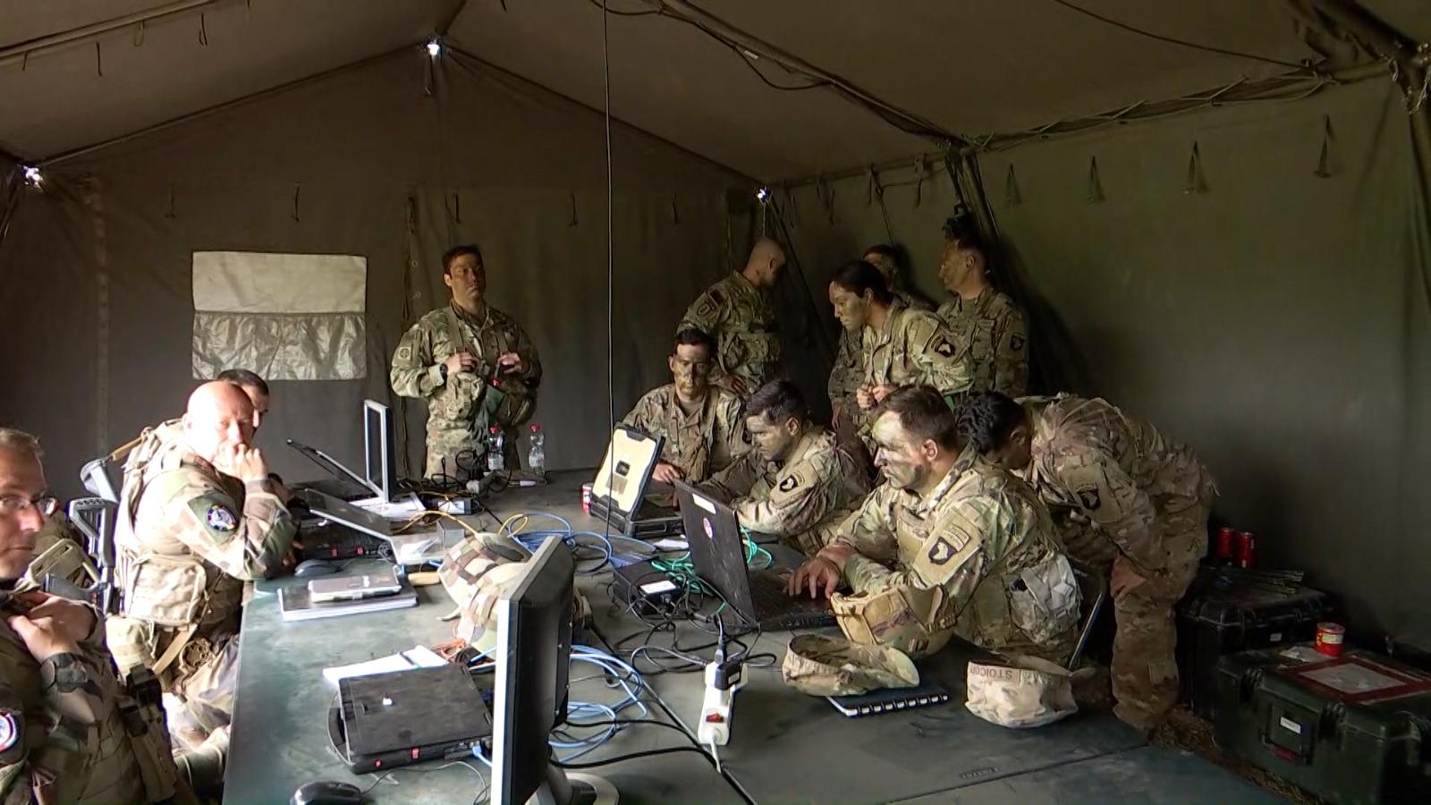 La Capul Midia, NATO a simulat respingerea unui atac aerian. În celălalt capăt al ţării, rezerviştii au fost chemaţi la unităţi tot pentru exerciţii