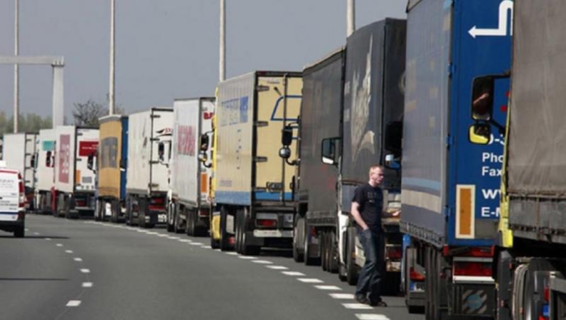 TIR-urile, interzise duminică și luni pe Autostrada Soarelui și două drumuri naționale. Anunțul făcut de CNAIR