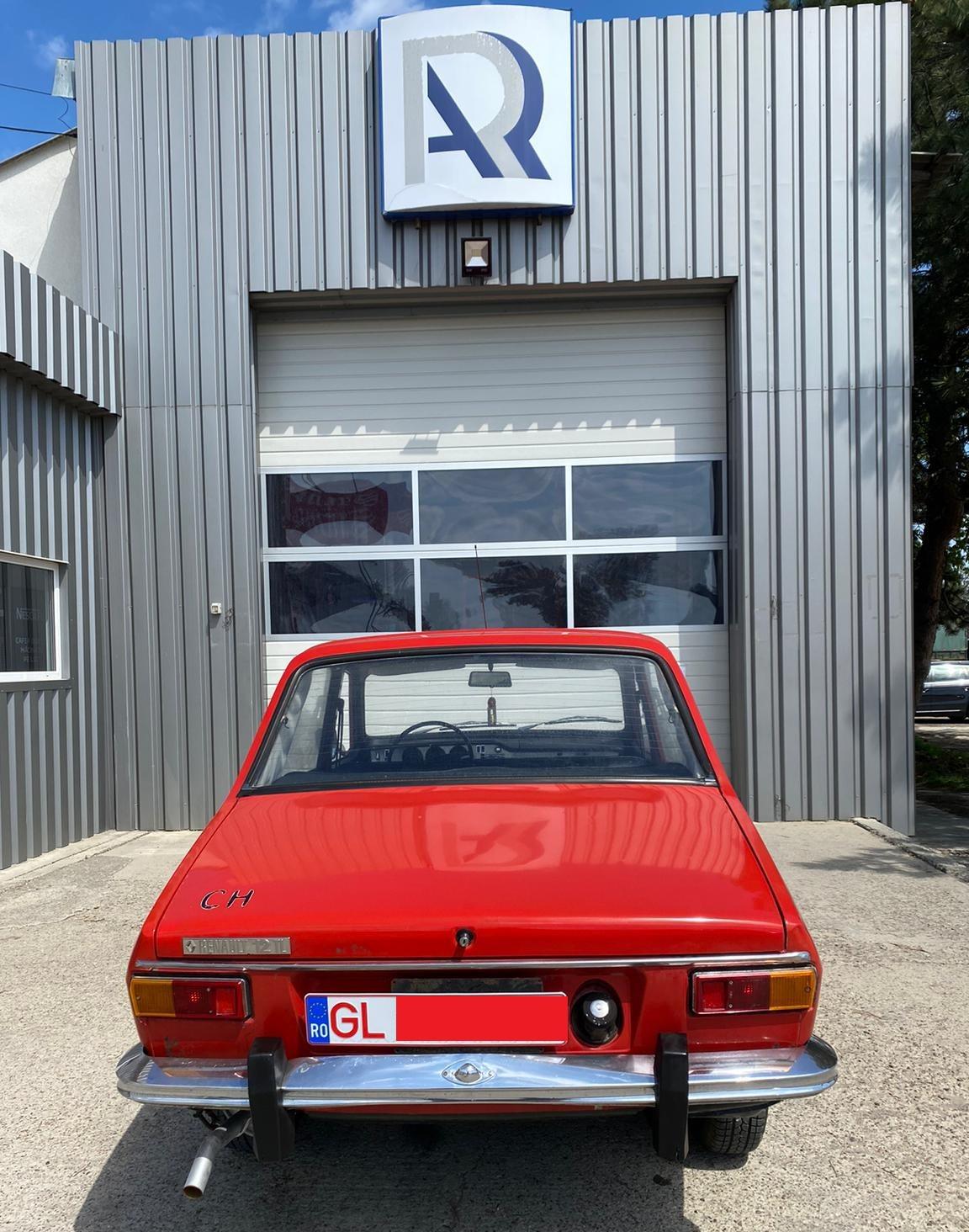 Un român a mers în "vizită" la RAR cu o bijuterie de Renault 12 Sinpar, din 1974. Maşina, cumpărată din Elveţia, a fost fabricată în ediţie limitată