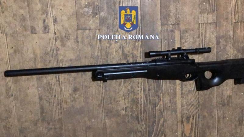 Percheziții în 35 de județe. O persoană a cumpărat prin curierat din Spania peste 100 de arme neletale și muniții