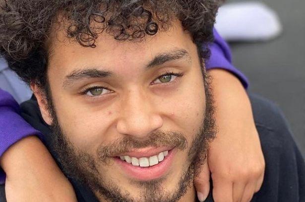 Un tânăr din UK a fost înjunghiat cu sânge rece de iubită. Băiatul de 19 ani nu a raportat abuzurile repetate "de ruşine"