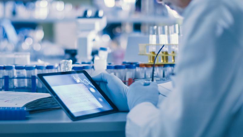 Pfizer va încerca să combată cancerul cu profiturile obținute din vaccinul COVID-19. Anunțul gigantului farmaceutic