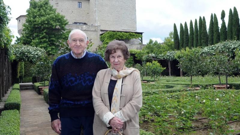 Au vrut o casă în Italia, dar s-au ales cu un castel. Doi soţi au pus bazele unei afaceri de lux printre ruine