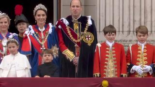 Prinţul William se gândeşte deja la propria ceremonie de încoronare. Vrea să renunţe la tradiţii ca să se simtă "modern" şi "relevant"