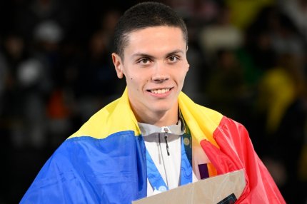 David Popovici dă examenul de Bacalaureat pentru sportivii olimpici. Emoţii pentru cel mai bun înotător al lumii