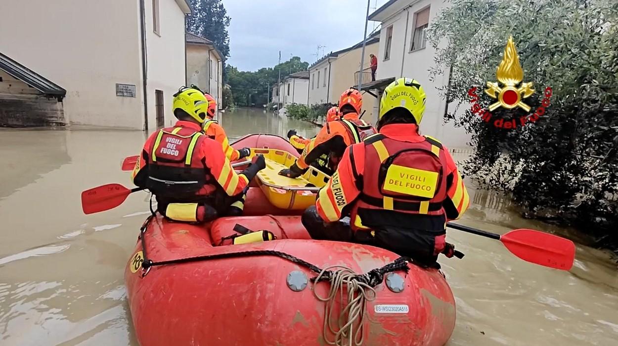 Imaginile dezastrului din Italia. Doi oameni au murit, mii de locuitori au fost evacuați