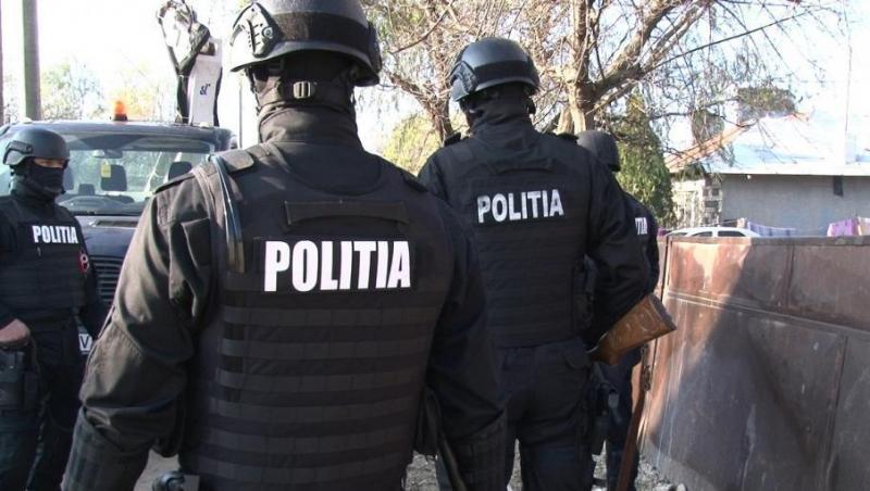 Percheziţii la un medic din Botoşani, acuzat că ar fi decontat ilegal peste 150.000 de lei. La una dintre locuinţele lui au fost găsiţi peste 100.000 de euro