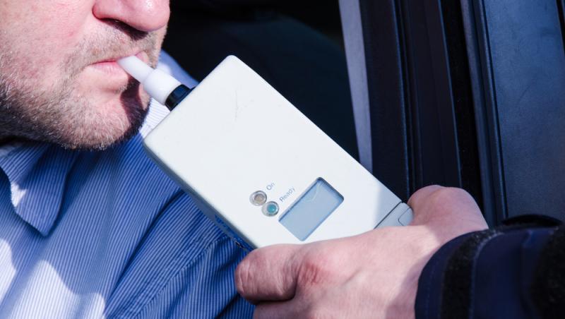 Un şofer din Gorj, cu alcoolemia de 0,60 mg/l a scăpat nepedepsit. A fost iertat pe motiv că îşi ducea mama bolnavă la spital