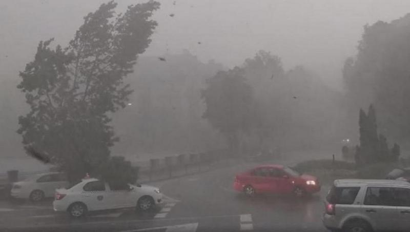 15 județe intră de la 12.00 sub cod galben de vreme severă. O să plouă în câteva ore cât pentru două săptămâni