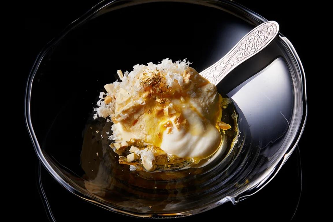 Cea mai scumpă îngheţată din lume costă 6.400 de dolari. Desertul se serveşte după instrucţiuni speciale