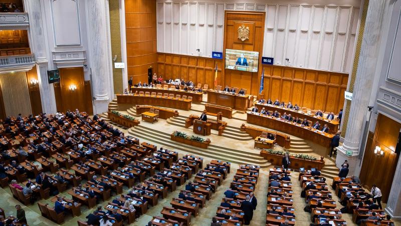 Legile Educației au fost adoptate de Senat în prima zi a grevei profesorilor și merg la promulgare la Klaus Iohannis