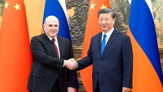 Rusia și China își continuă "parteneriatul fără limite" și semnează noi acorduri. Premierul lui Putin, vizită la Beijing, unde îl va întâlni pe Xi Jinping