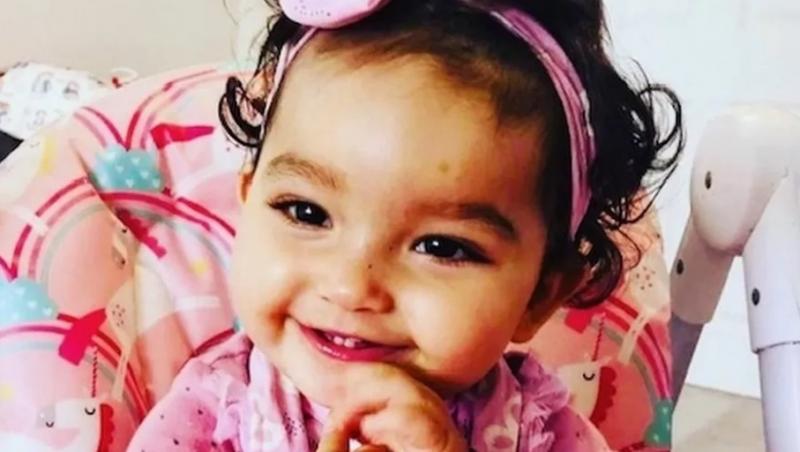 Sfârşit tragic pentru o fetiţă de doar un an. Micuţa s-a înecat în cadă, după ce a fost lăsată singură în baie, timp în care părinţii se drogau, în Anglia