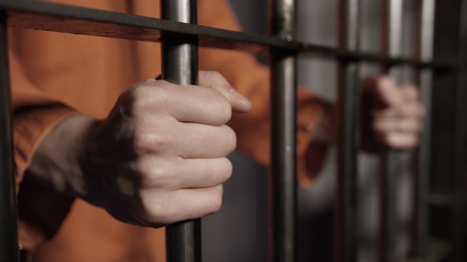 Un condamnat pe viaţă distribuia droguri în trei penitenciare: stupefiantele, impregnate în hârtie. Percheziţii de amploare în mai multe judeţe din ţară Un condamnat pe viaţă distribuia droguri în trei penitenciare: stupefiantele, impregnate în hârtie. Percheziţii de amploare în mai multe judeţe din ţară