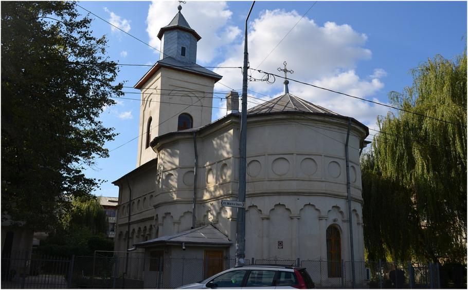 O femeie de 86 de ani a murit în timpul slujbei de Înălţarea Domnului într-o biserică din Focşani. S-a prăbuşit după ce i s-a făcut rău O femeie de 86 de ani a murit în timpul slujbei de Înălţarea Domnului într-o biserică din Focşani. S-a prăbuşit după ce i s-a făcut rău