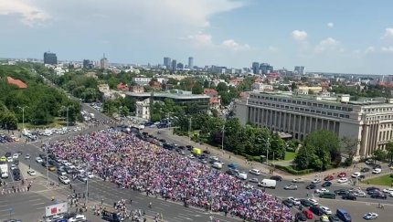 Greva profesorilor. Mii de angajați din învățământ protestează în Piaţa Victoriei: "Este o grevă pentru demnitate, pentru respect"